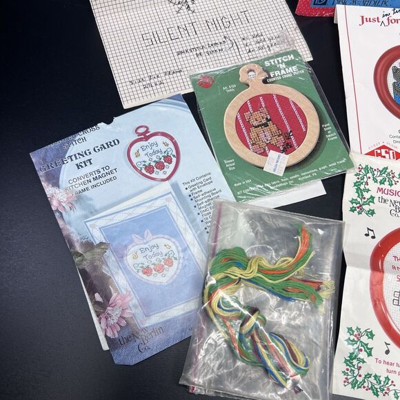 Lot Of 8 Vintage Holiday Cross Stitch Canvas Patterns Booklets Thread Cloth - Picture 6 of 6